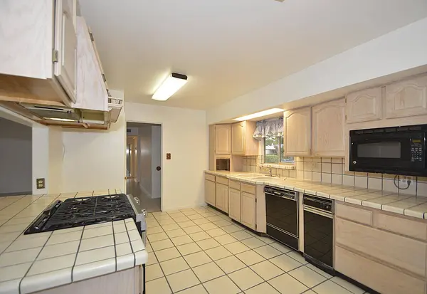 3860 E Rialto AVE, Fresno, CA 93726