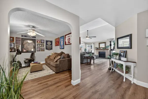 997 Pistachio AVE, Clovis, CA 93611