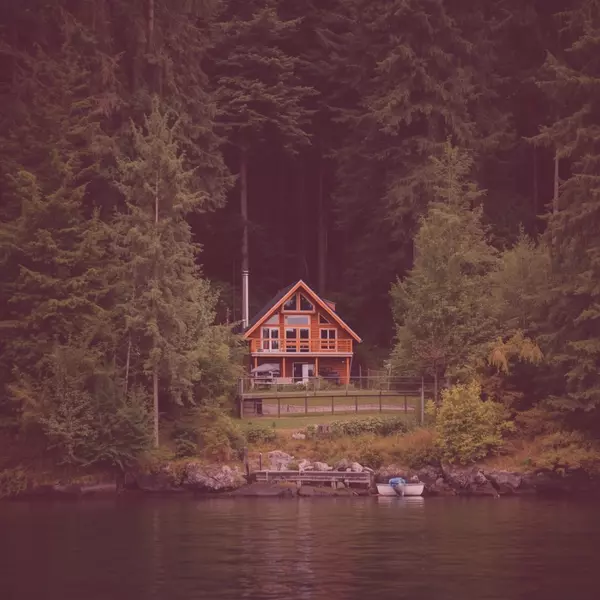 Should I Buy a Waterfront Property on Vancouver Island in 2025?