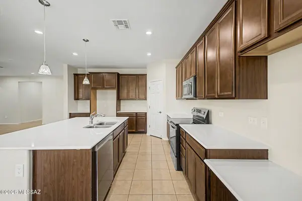 1124 W Golden Meadow Path, Sahuarita, AZ 85629