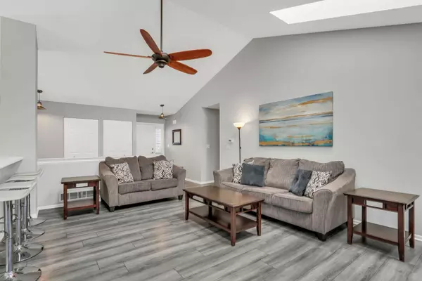 95 STILLWATER DR, Hainesville, IL 60030