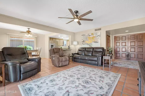 10414 E WATFORD Way, Sun Lakes, AZ 85248