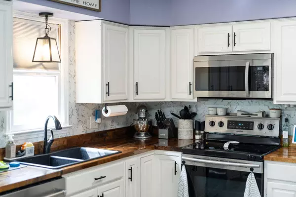 146 HARPER ST, Weyers Cave, VA 24486