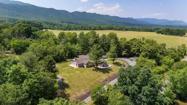 2003 RINACAS CORNER RD, Shenandoah, VA 22849