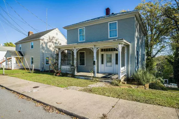 805 SUDBURY ST, Staunton, VA 24401