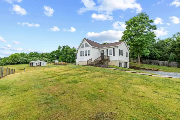 2425 OLD GREENVILLE RD, Staunton, VA 24401
