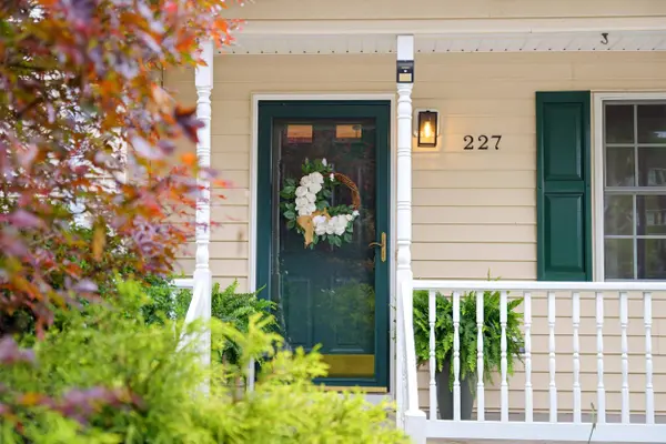 227 BOWMANS RUN DR, Stuarts Draft, VA 24477