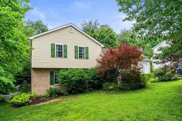 227 BOWMANS RUN DR, Stuarts Draft, VA 24477
