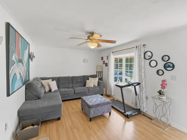 25 HAYRICK RD, Waynesboro, VA 22980