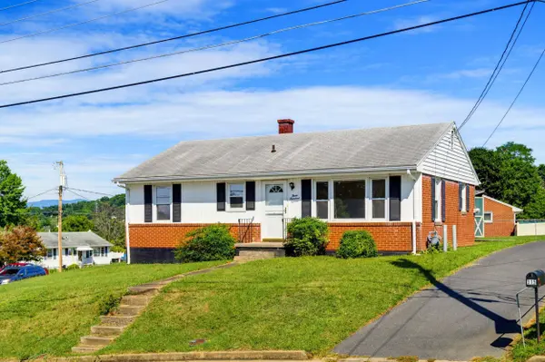 315 SHARON LN, Staunton, VA 24401