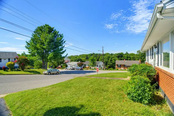 315 SHARON LN, Staunton, VA 24401