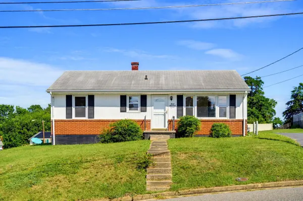 315 SHARON LN, Staunton, VA 24401