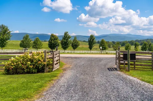 3392 MIDDLEBROOK RD, Staunton, VA 24401