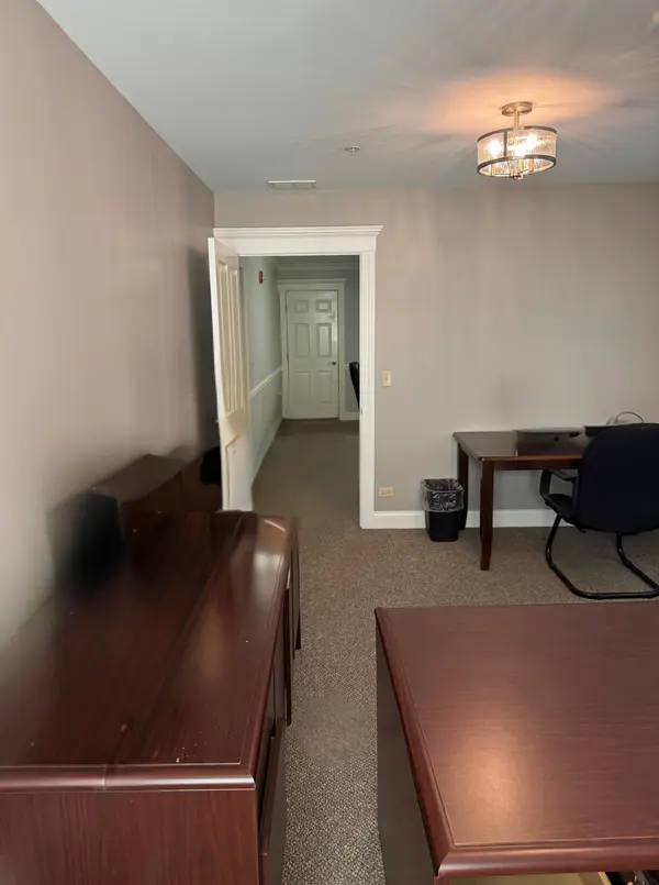 1003 W Main St #C, St Charles, IL 60174-1754