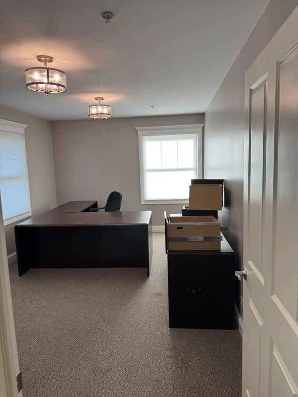 1003 W Main St #C, St Charles, IL 60174-1754