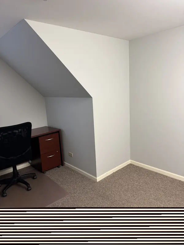 1003 W Main St #B, St Charles, IL 60174-1754
