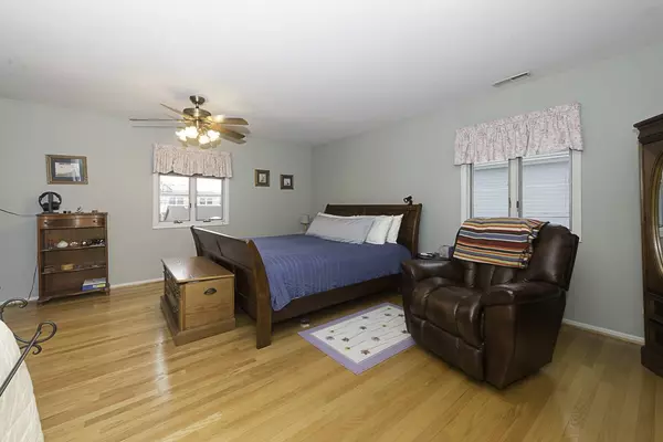 6673 N Octavia AVE, Chicago, IL 60631