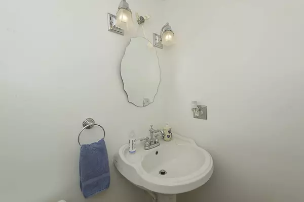 6673 N Octavia AVE, Chicago, IL 60631