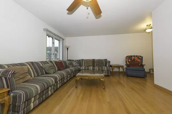 6673 N Octavia AVE, Chicago, IL 60631