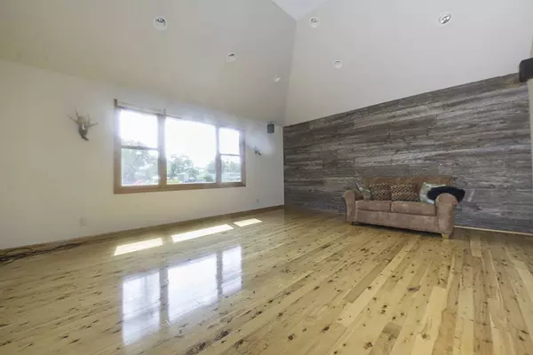 422 Beverly AVE, Addison, IL 60101