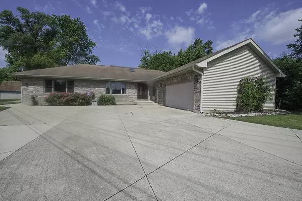 422 Beverly AVE, Addison, IL 60101