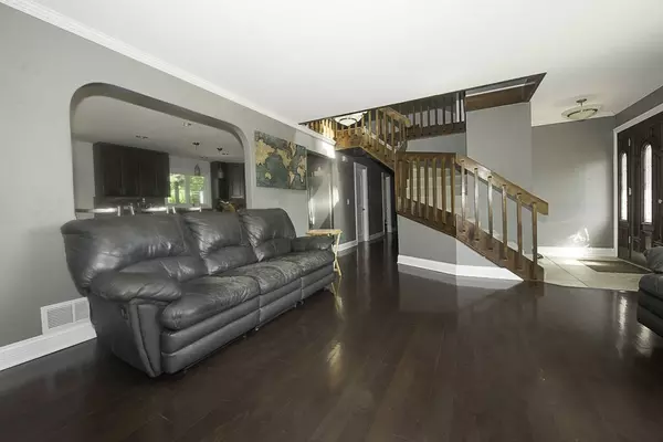 422 Beverly AVE, Addison, IL 60101