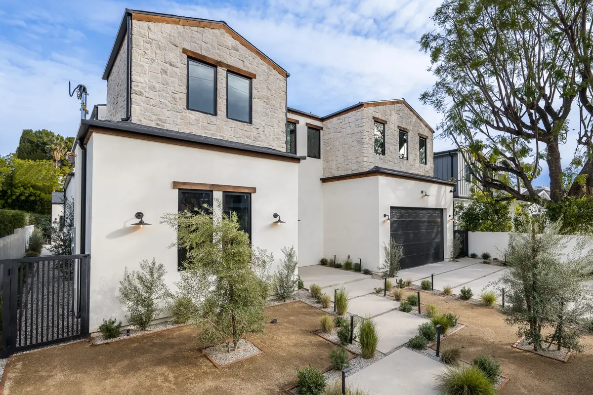 suburban-house-in-a-serene-neighborhood-2025-02-11-23-46-43-utc
