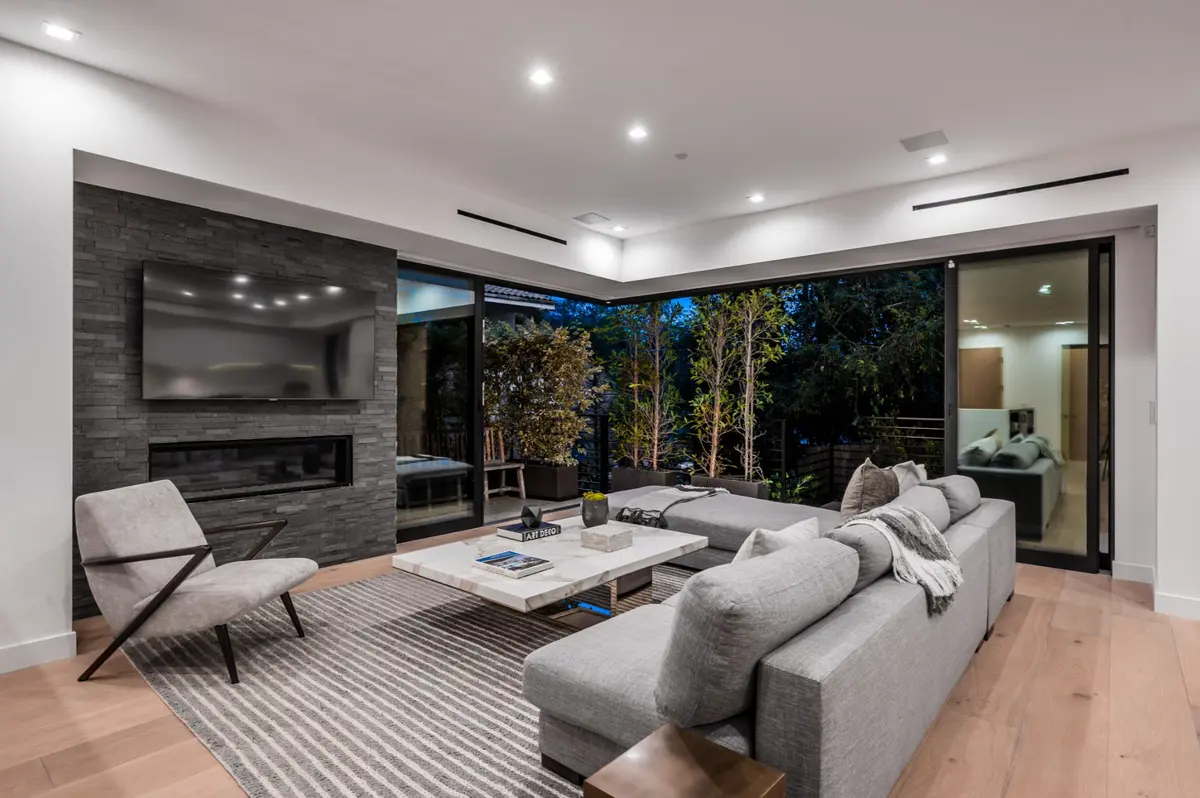 a-living-room-with-an-l-shaped-couch-and-a-flat-sc-2025-02-11-16-01-27-utc