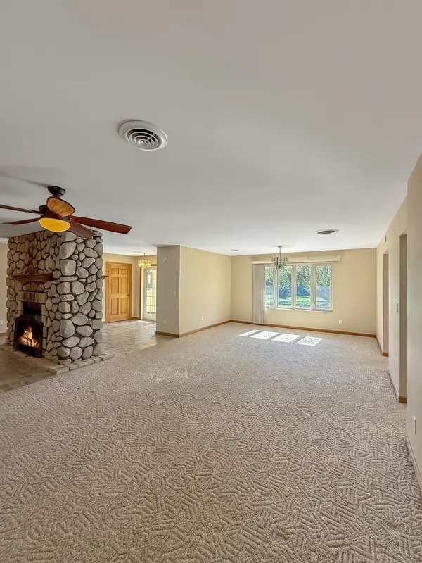 33053 Pamrich Dr, Kingston, IL 60145-7941