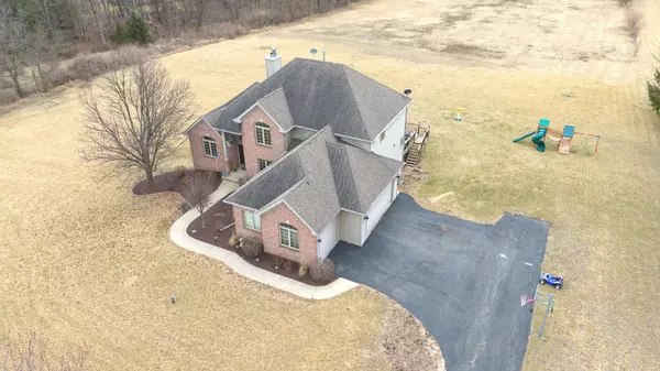 6957 E Wildwood Road, Stillman Valley, IL 61084