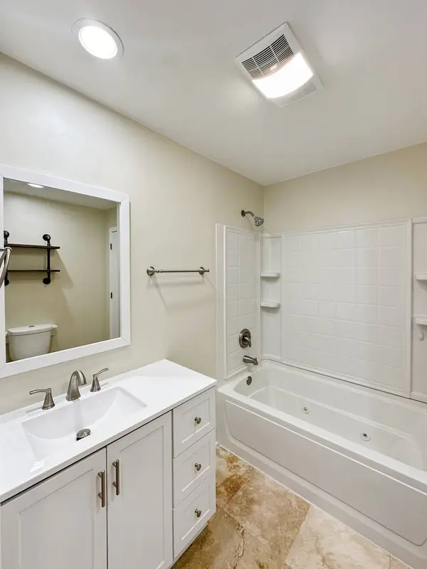 5411 S Brookstone Drive, Rochelle, IL 61068