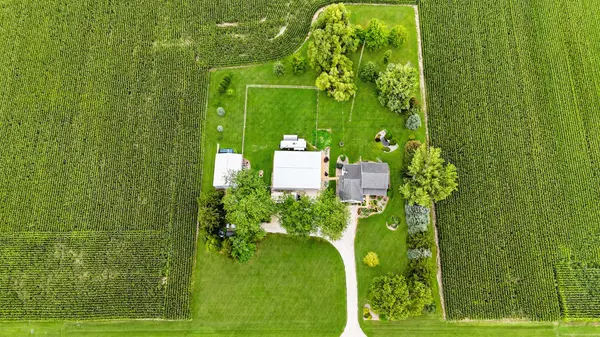 49W972 Peterson Road, Maple Park, IL 60151