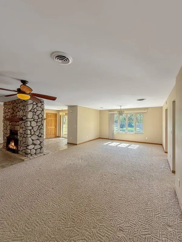 33053 Pamrich Dr, Kingston, IL 60145-7941