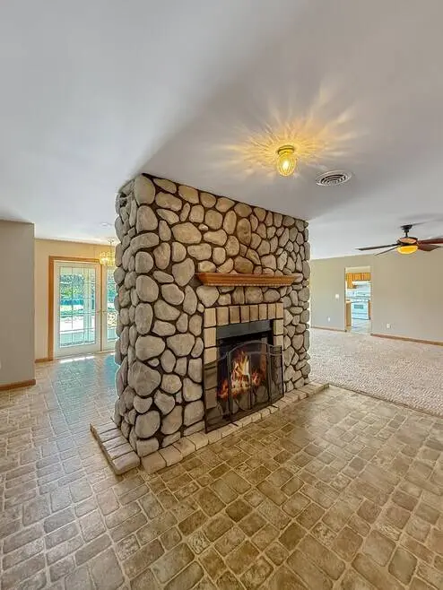 33053 Pamrich Dr, Kingston, IL 60145-7941