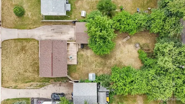 1106 Emerald LN, Machesney Park, IL 61115