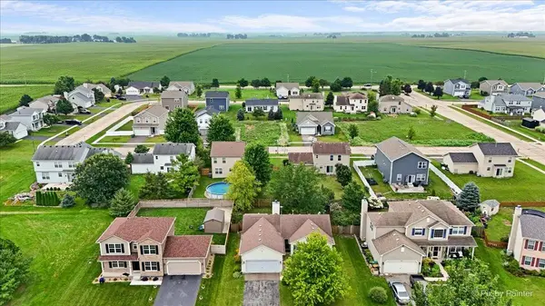 752 Prairie Pond CIR, Malta, IL 60150