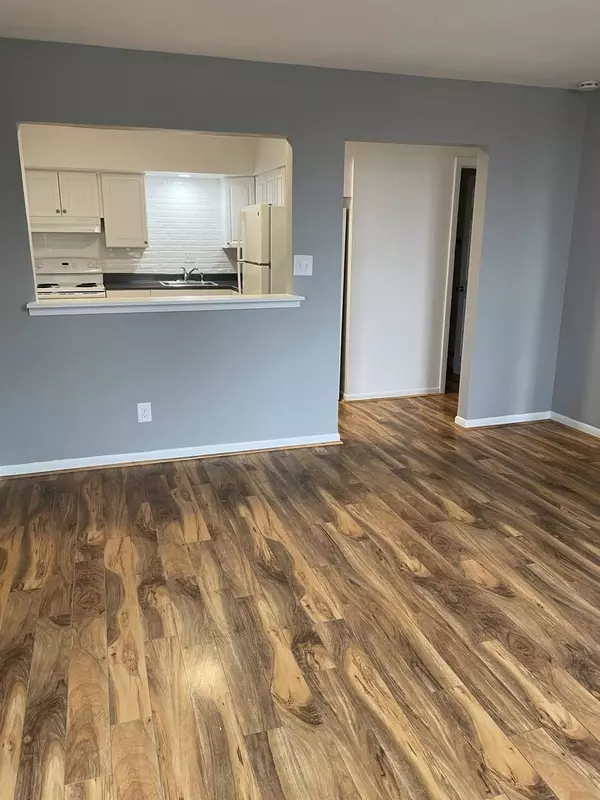 905 Main Street #2, Antioch, IL 60002