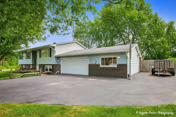 13005 W 28th Street, Wadsworth, IL 60083
