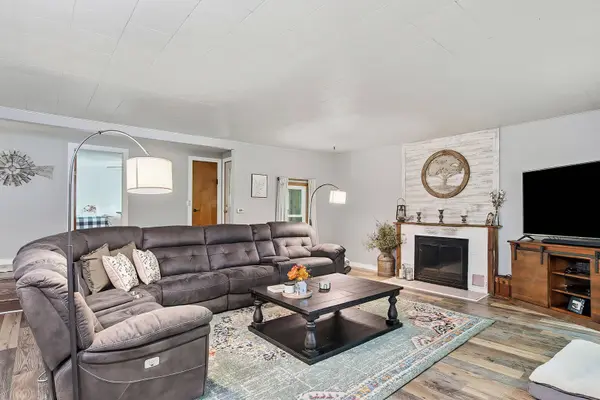 33834 Hillcrest DR, Burlington, WI 53105