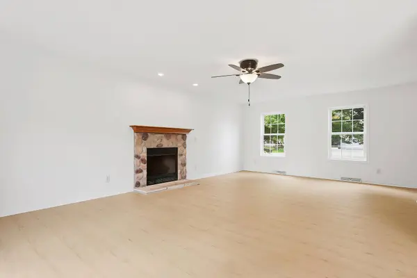 4025 Stormy DR, Kansasville, WI 53139