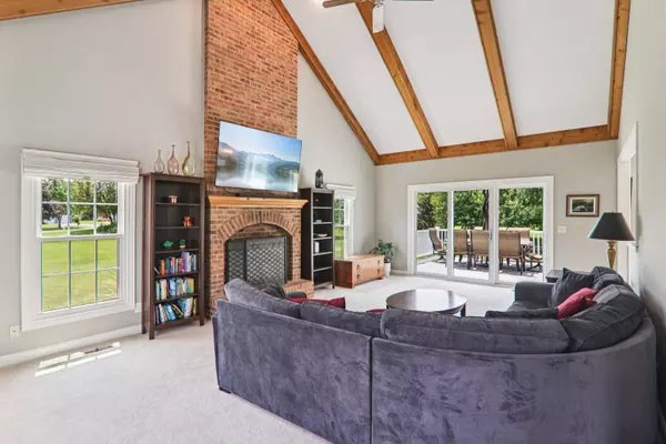 500 Stony Hill Lane, Crystal Lake, IL 60012