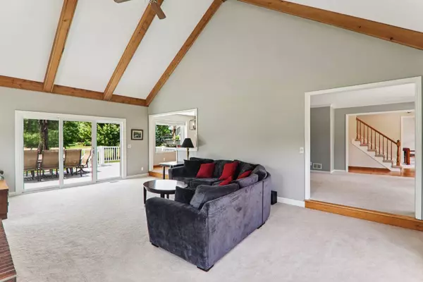 500 Stony Hill Lane, Crystal Lake, IL 60012