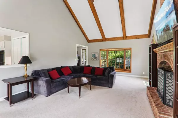 500 Stony Hill Lane, Crystal Lake, IL 60012