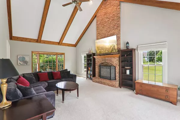 500 Stony Hill Lane, Crystal Lake, IL 60012