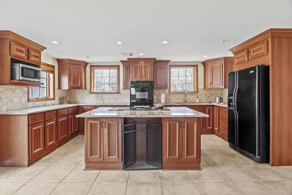 816 E Mayfair Road, Arlington Heights, IL 60005