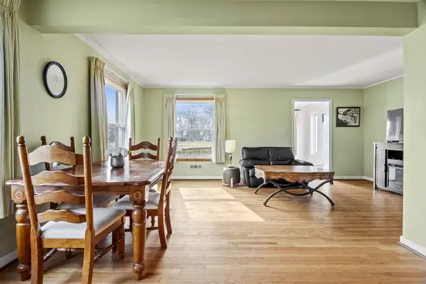 816 E Mayfair Road, Arlington Heights, IL 60005