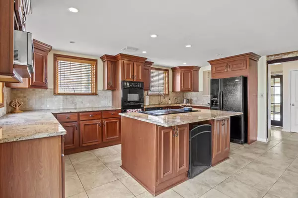 816 E Mayfair Road, Arlington Heights, IL 60005