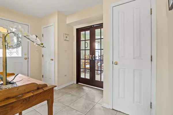 816 E Mayfair Road, Arlington Heights, IL 60005