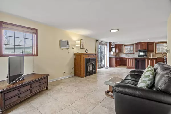 816 E Mayfair Road, Arlington Heights, IL 60005