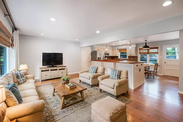 308 Dunbar Road, Mundelein, IL 60060